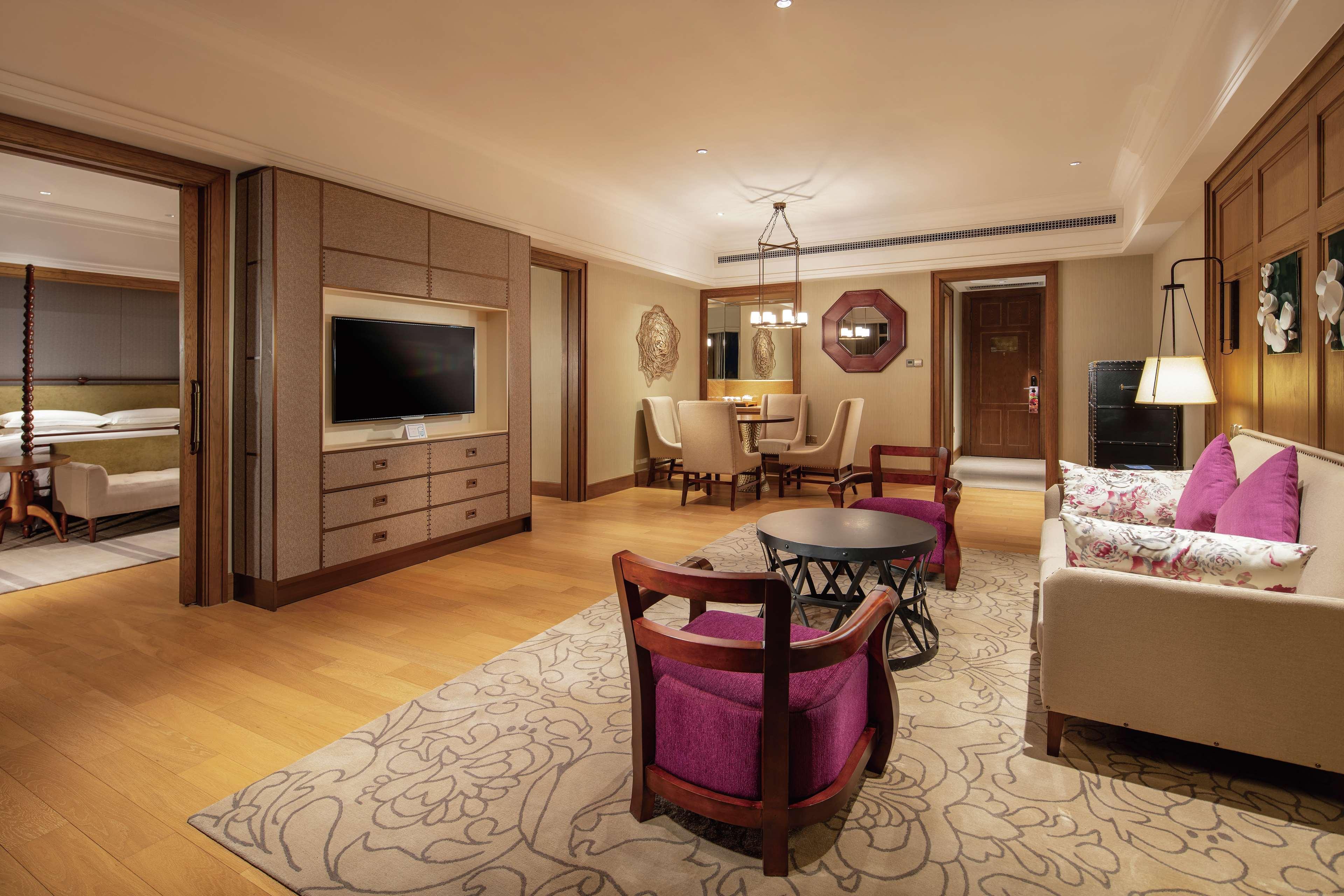 Hilton Wenan Hotel Langfang Exterior photo