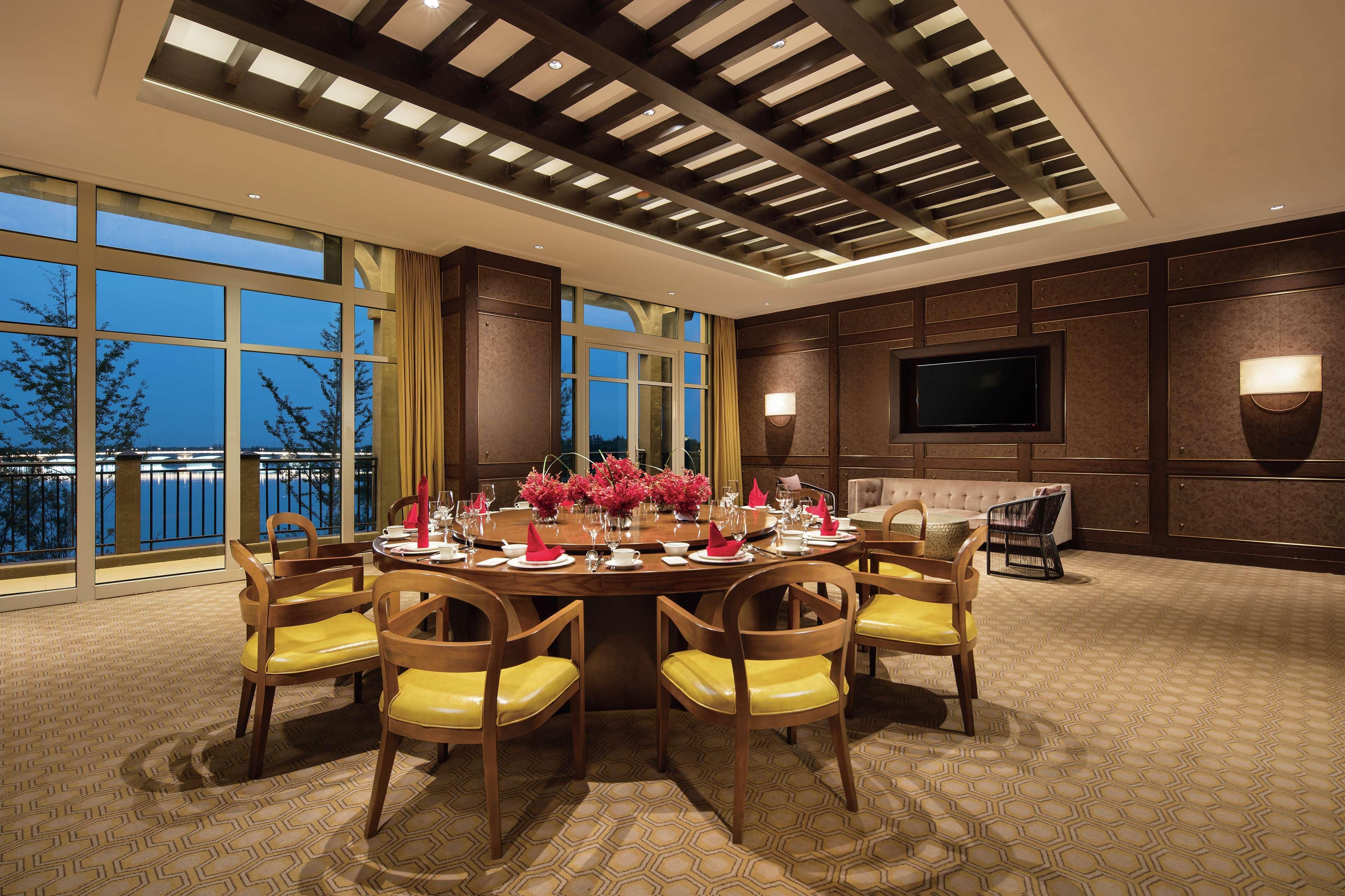 Hilton Wenan Hotel Langfang Exterior photo