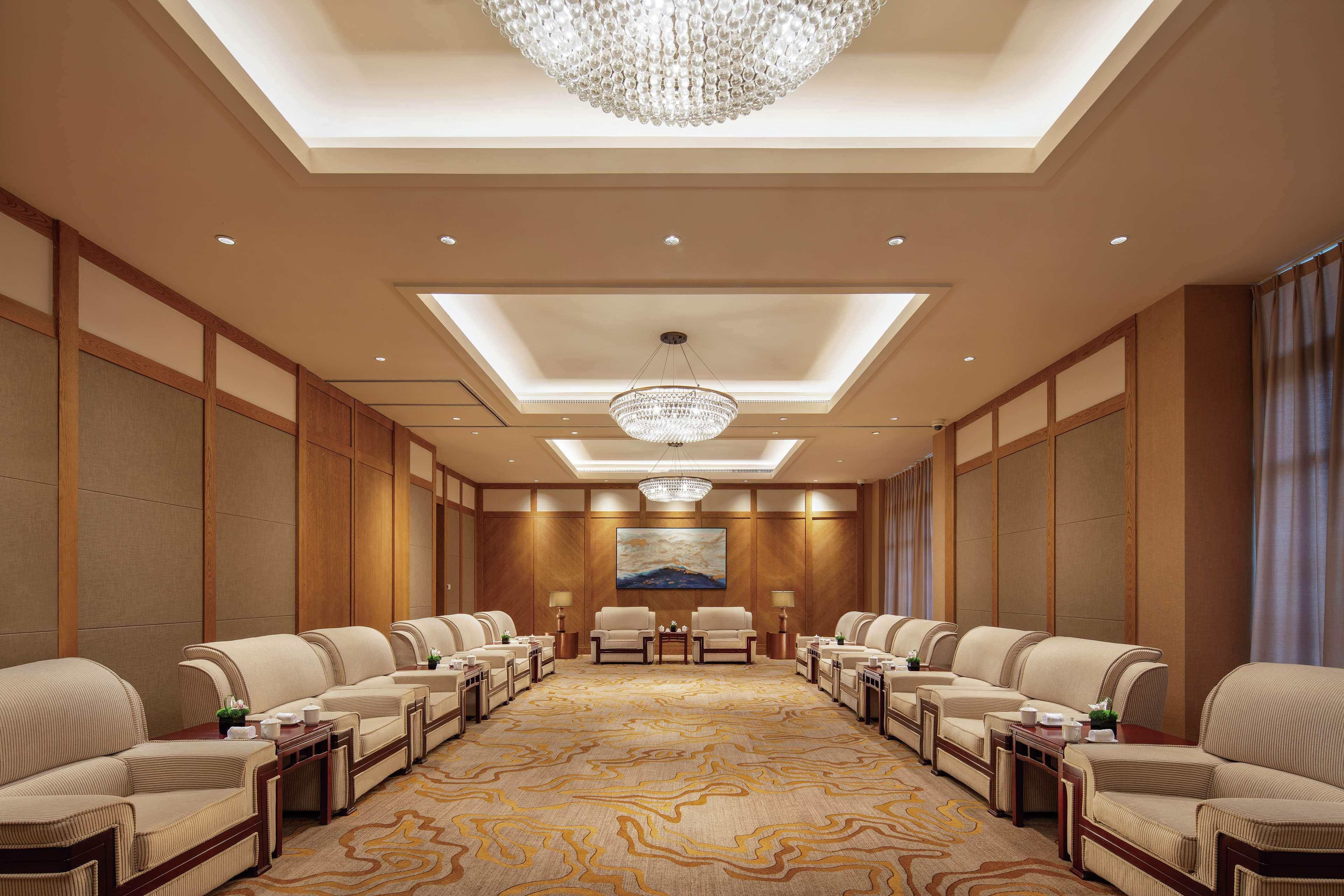 Hilton Wenan Hotel Langfang Exterior photo